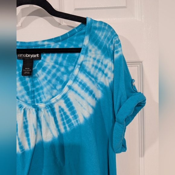 Lane Bryant Blue Diagonal Tie-Dye Short Sleeve Shirt in Size 18/20 (2X) - Picture 4 of 6